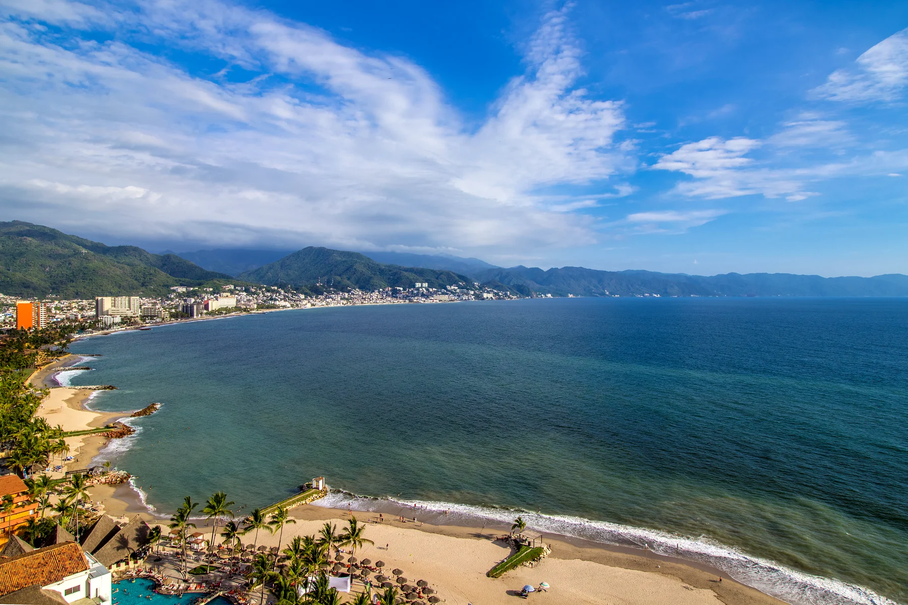 La Bahía de Banderas y la costa de Puerto Vallarta, desde las alturas